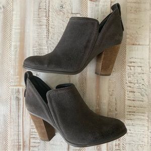 VINCE CAMUTO Federa Suede Ankle Booties, Size 7.5